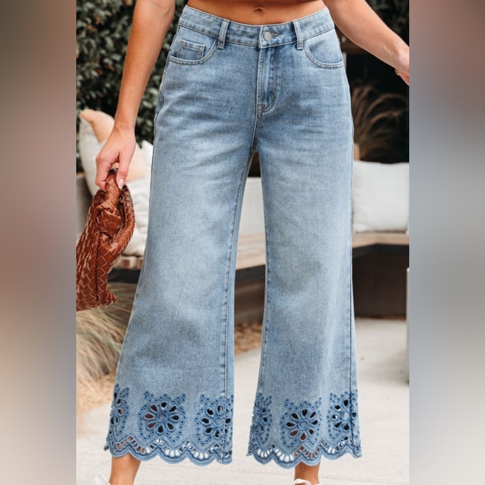 Women's Cropped Wide-Leg Jeans with Eyelet Hem - Picture 2 of 9